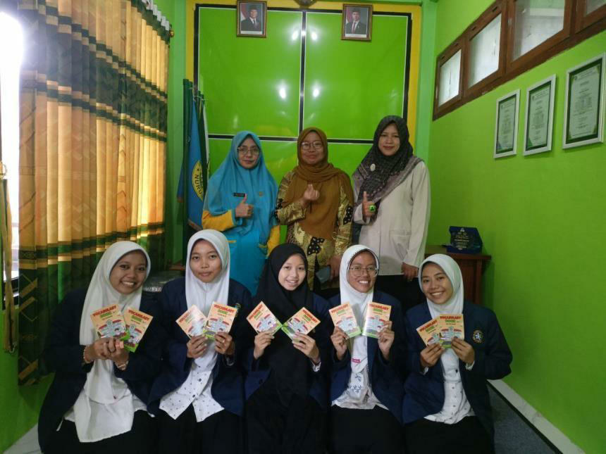 Edu-communtiy Service Program Studi Pendidikan Bahasa Inggris di MI Nurul Mun'im
