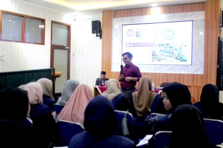Tingkatkan Luaran Riset Mahasiswa, PBI FSH UNUJA Laksanakan Workshop on Writing Academic Paper